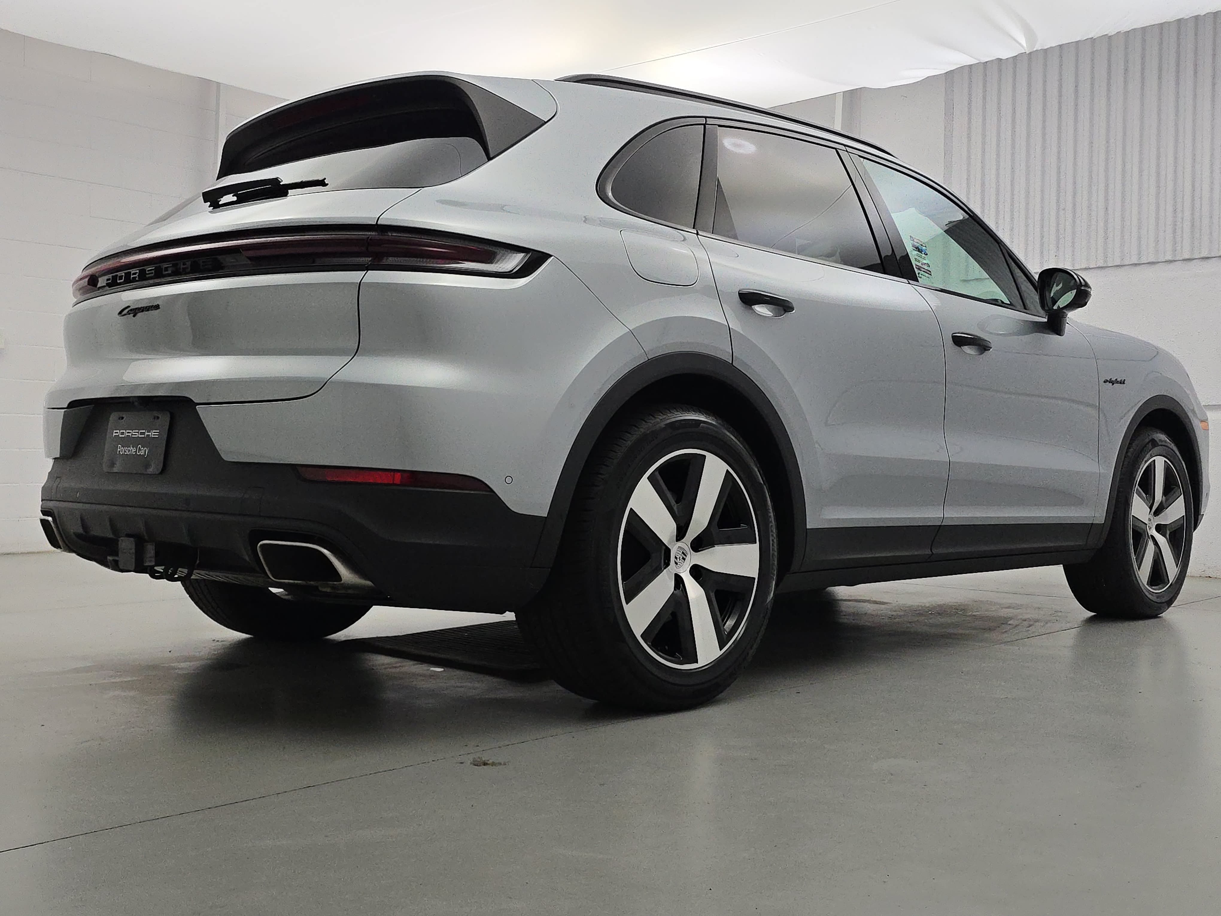 Certified 2026 Porsche Cayenne E-Hybrid AWD/4WD image 7