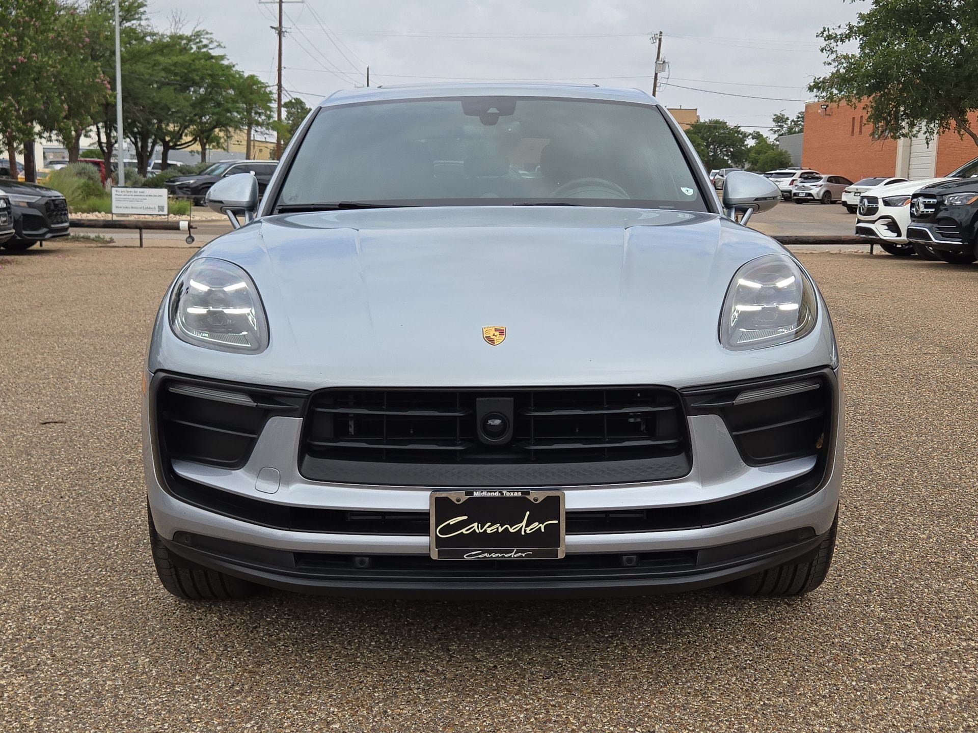 Used 2025 Porsche Macan AWD/4WD image 10