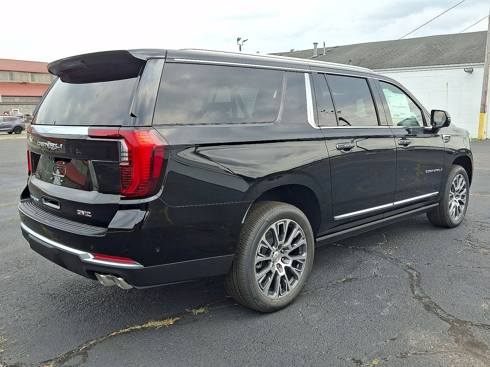 New 2026 GMC Yukon XL Denali w/ Denali Reserve Package AWD/4WD image 12