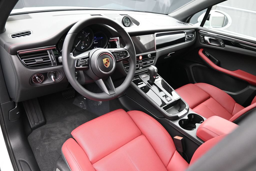 New 2026 Porsche Macan AWD/4WD image 4