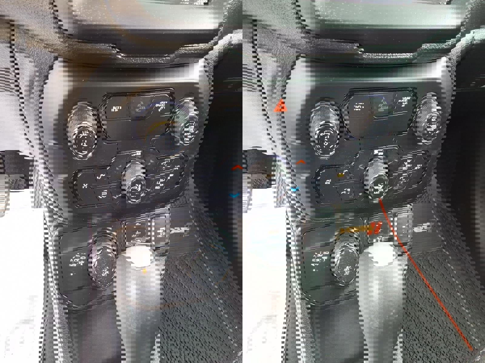 Used 2019 Jeep Renegade Latitude w/ UConnect 8.4 Nav Group image 13