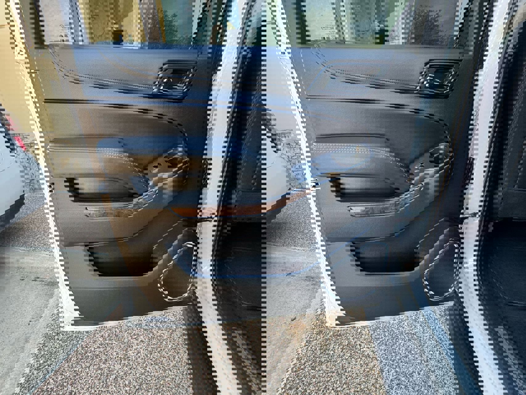 Used 2018 Chevrolet Suburban LT image 34