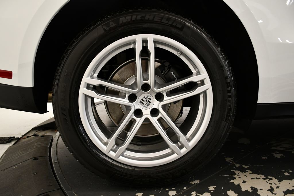 Certified 2025 Porsche Macan image 18