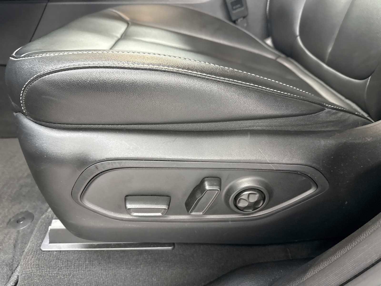 Used 2023 Jeep Grand Cherokee Limited image 20