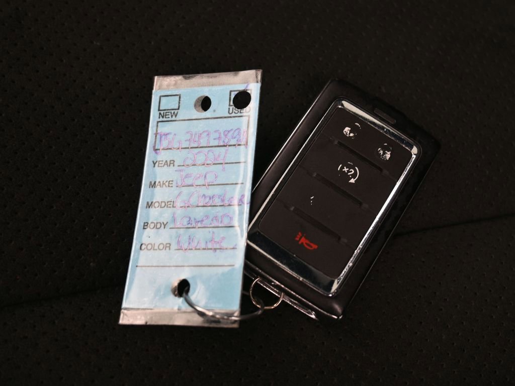 Used 2024 Jeep Grand Cherokee Altitude image 28