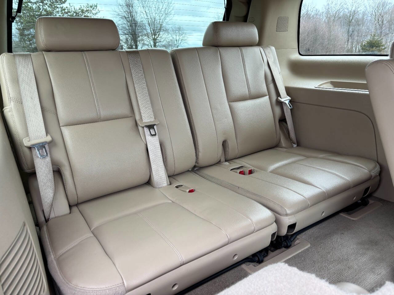 Used 2011 GMC Yukon SLT w/ SLT-2 Equipment Package image 9