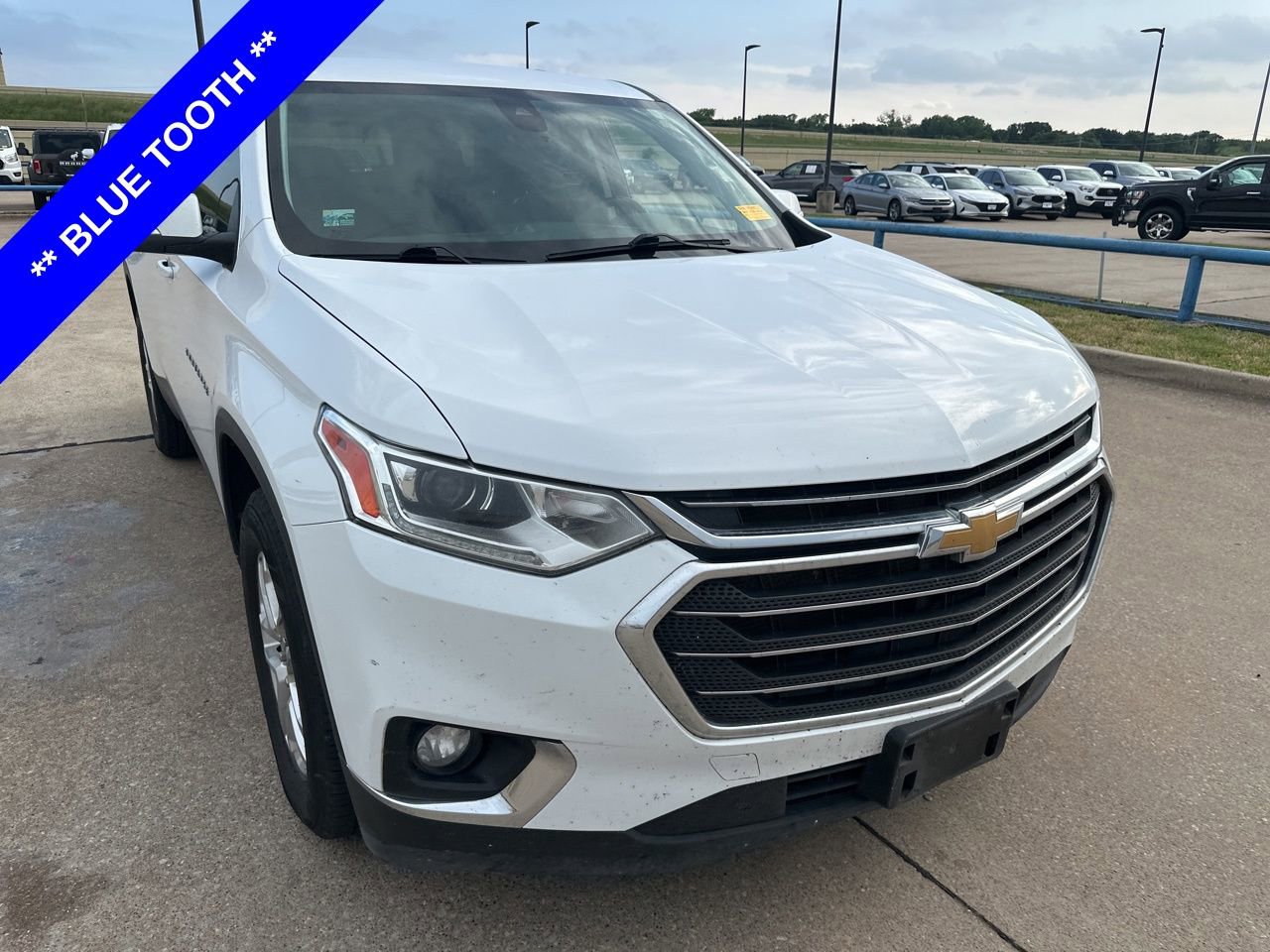 Used 2021 Chevrolet Traverse LT FWD image 3