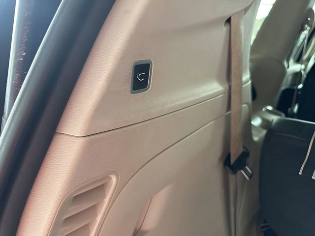 Used 2017 Chrysler Pacifica Touring-L FWD image 19
