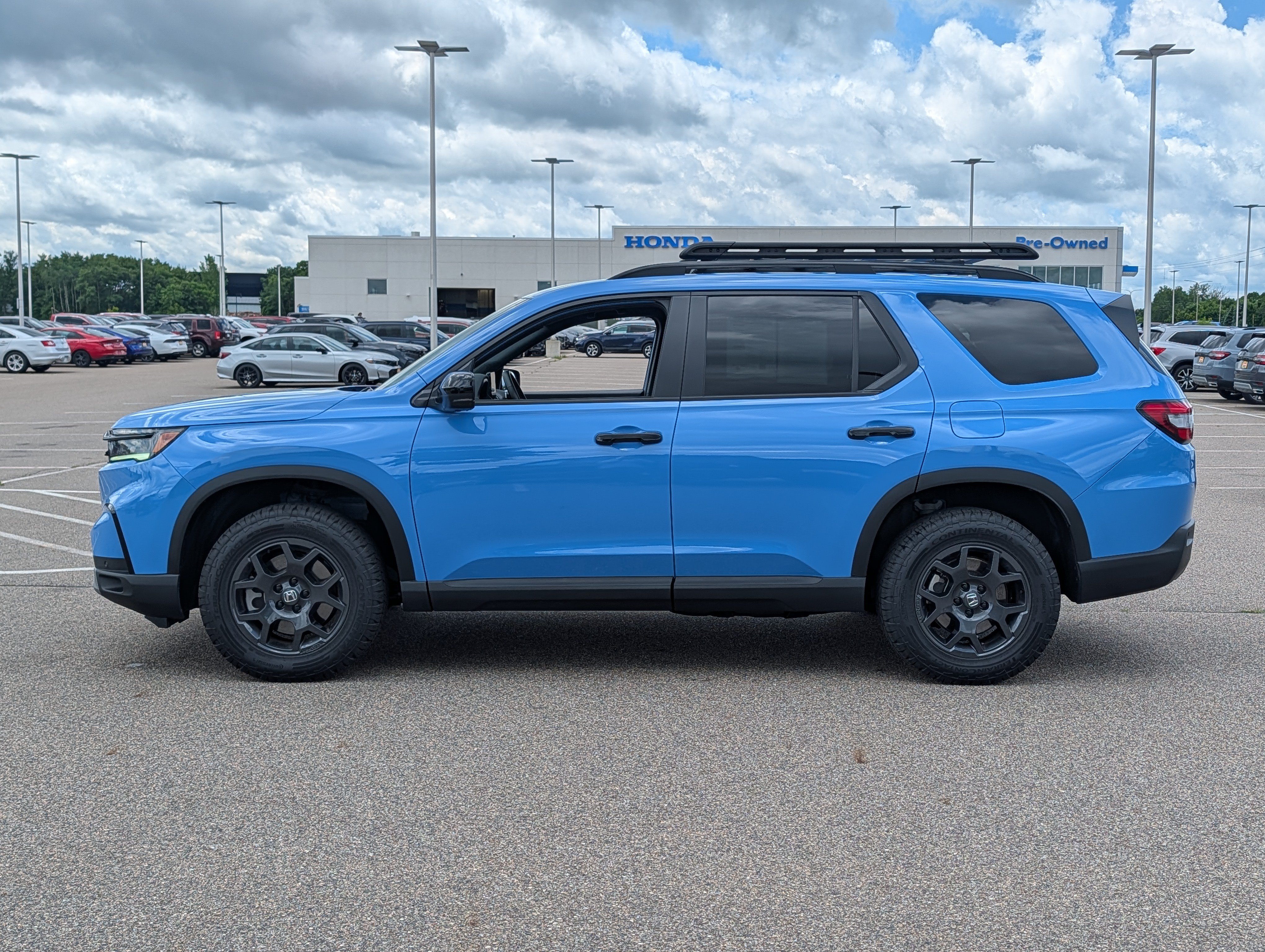Certified 2025 Honda Pilot TrailSport image 4