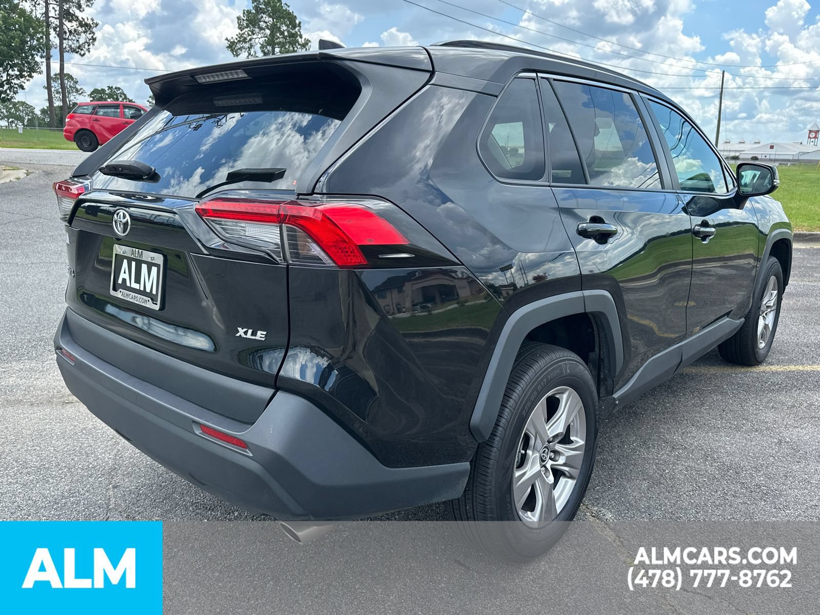 Used 2023 Toyota RAV4 XLE FWD image 5