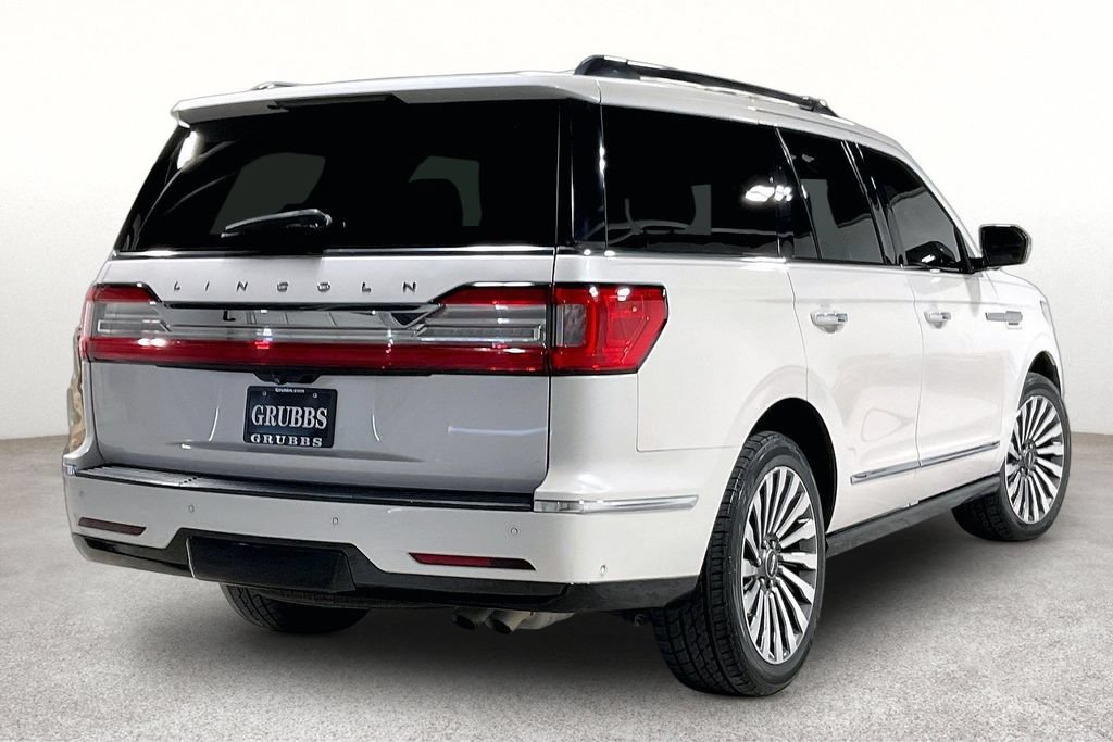 Used 2018 Lincoln Navigator Reserve w/ Technology Package AWD/4WD image 2