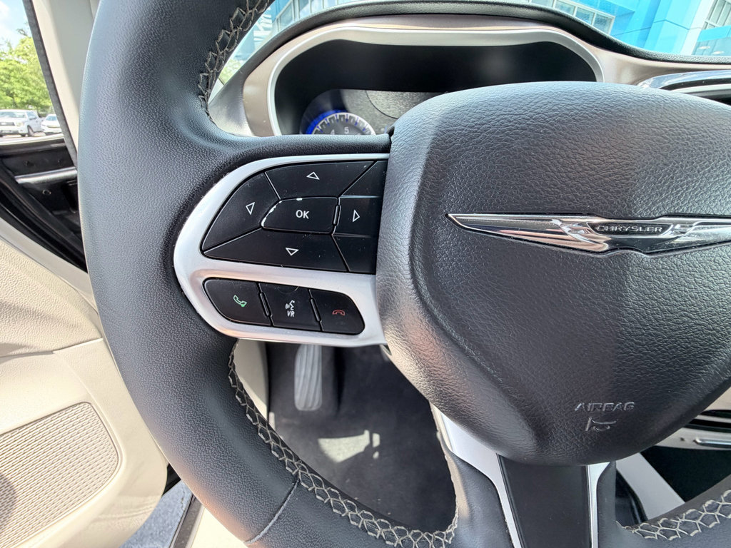 Used 2022 Chrysler Voyager LX FWD image 14