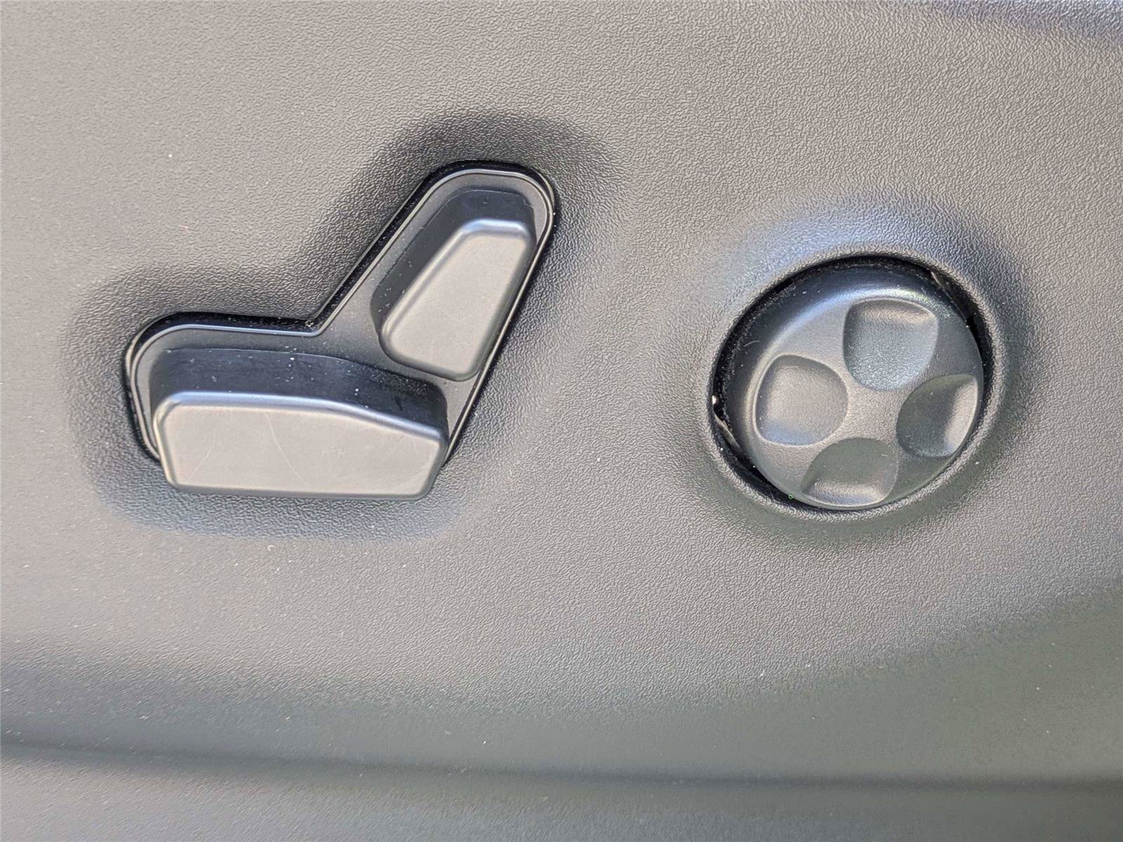 Certified 2023 Chrysler Pacifica Limited FWD image 24