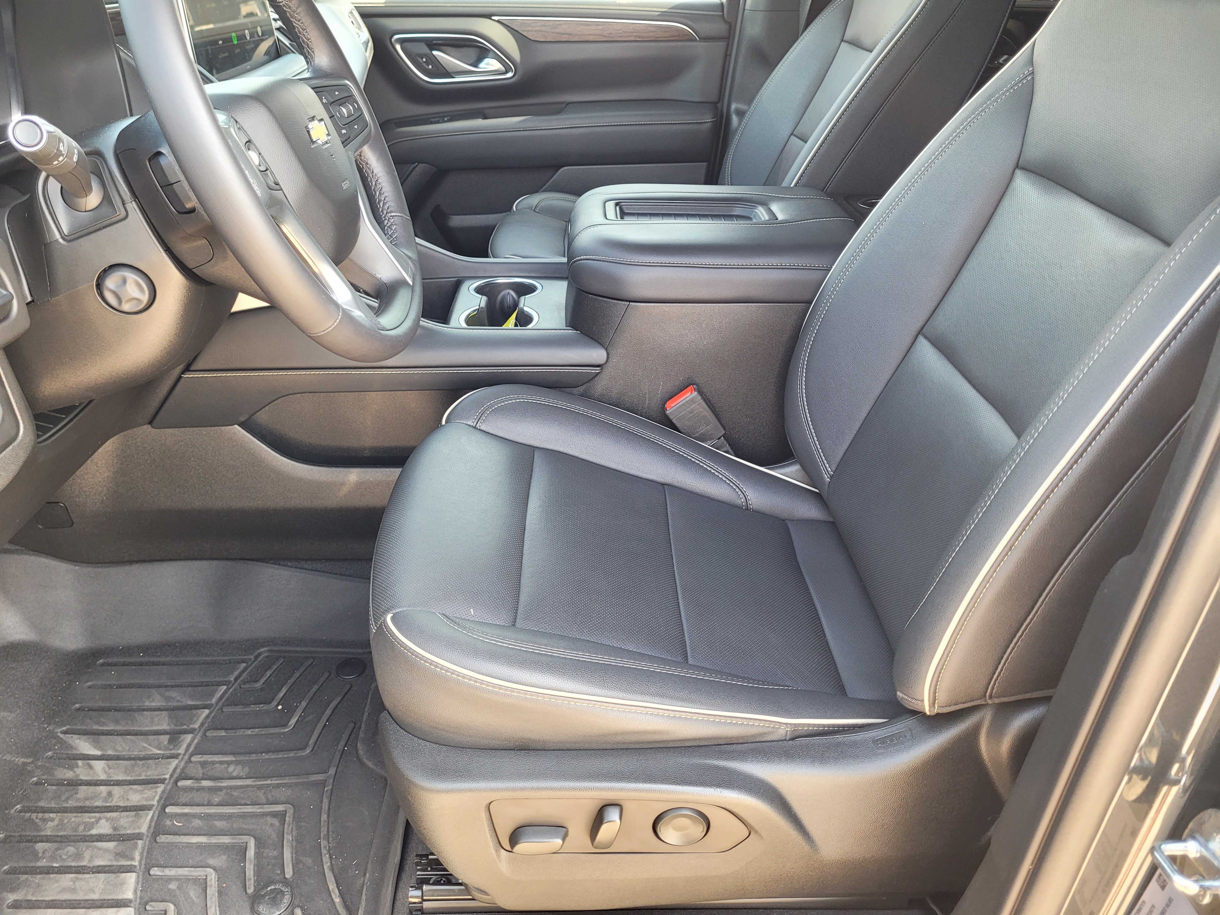 Used 2022 Chevrolet Suburban Premier AWD/4WD image 22