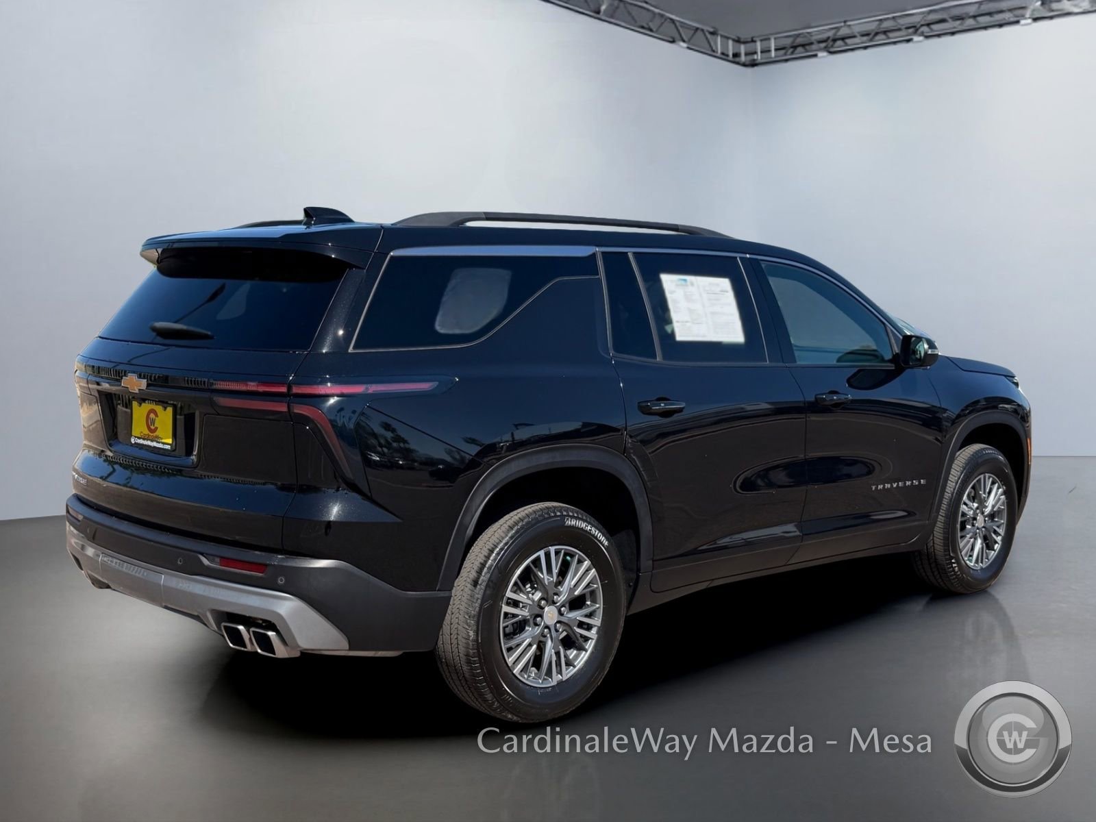 Used 2025 Chevrolet Traverse LT image 4