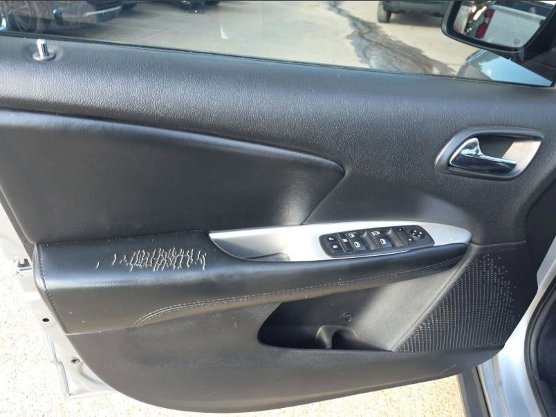 Used 2019 Dodge Journey SE image 19