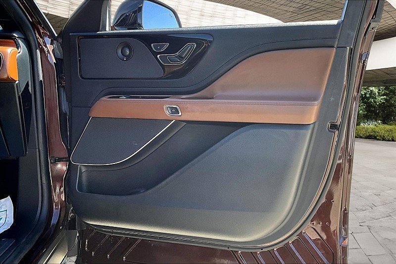 Used 2020 Lincoln Aviator Reserve w/ Equipment Group 201A image 18