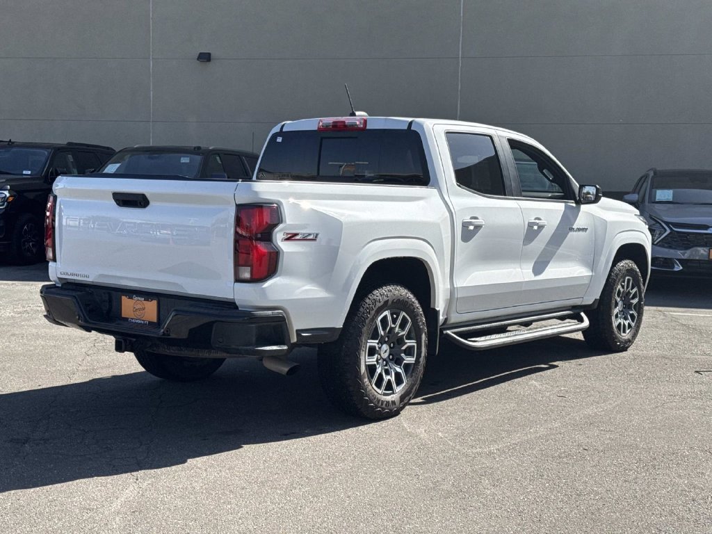 Used 2025 Chevrolet Colorado Z71 AWD/4WD image 3