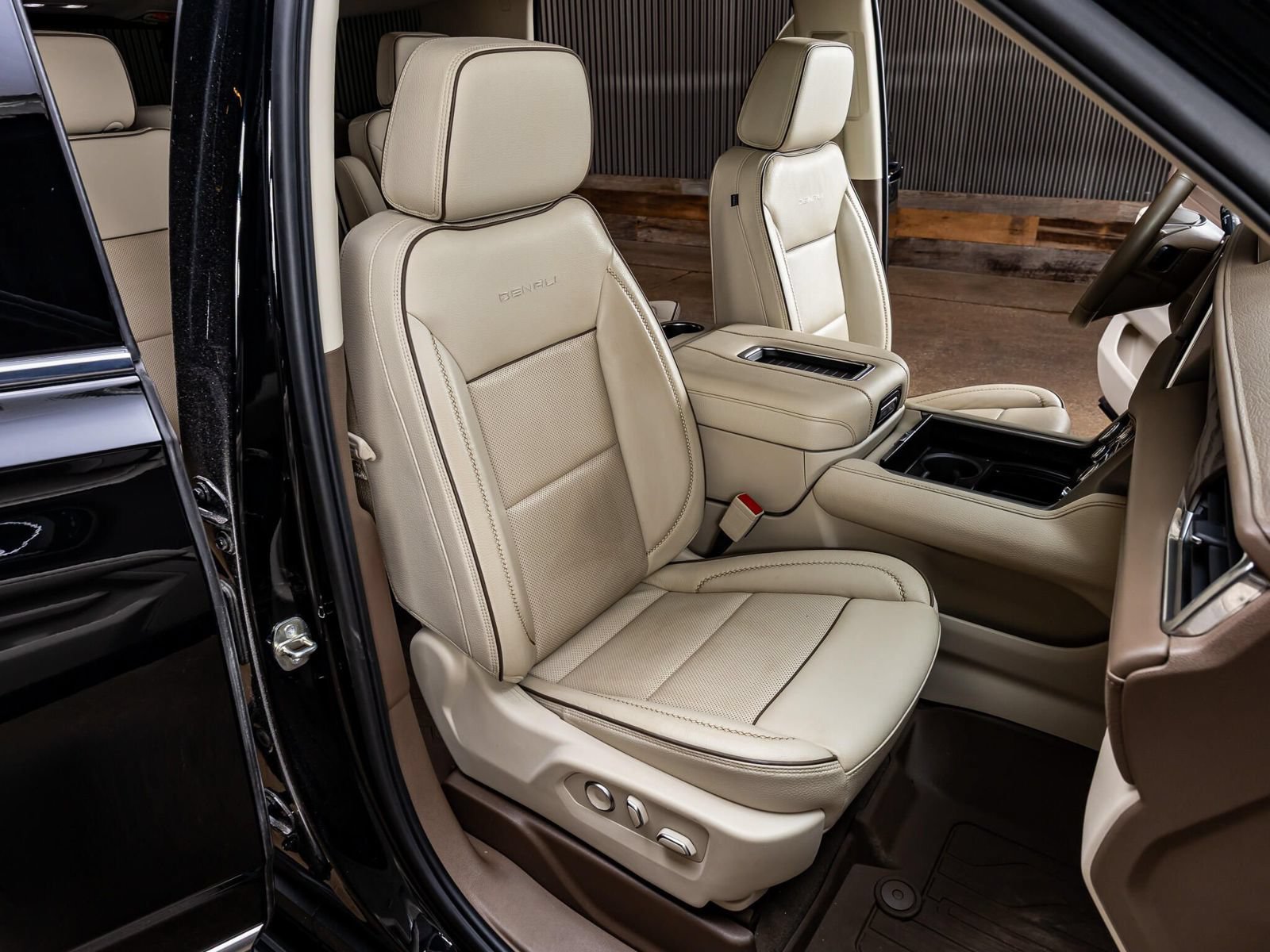 Used 2023 GMC Yukon Denali AWD/4WD image 27