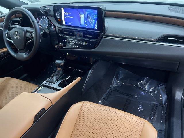 Used 2024 Lexus ES 300h w/ Premium Package FWD image 12
