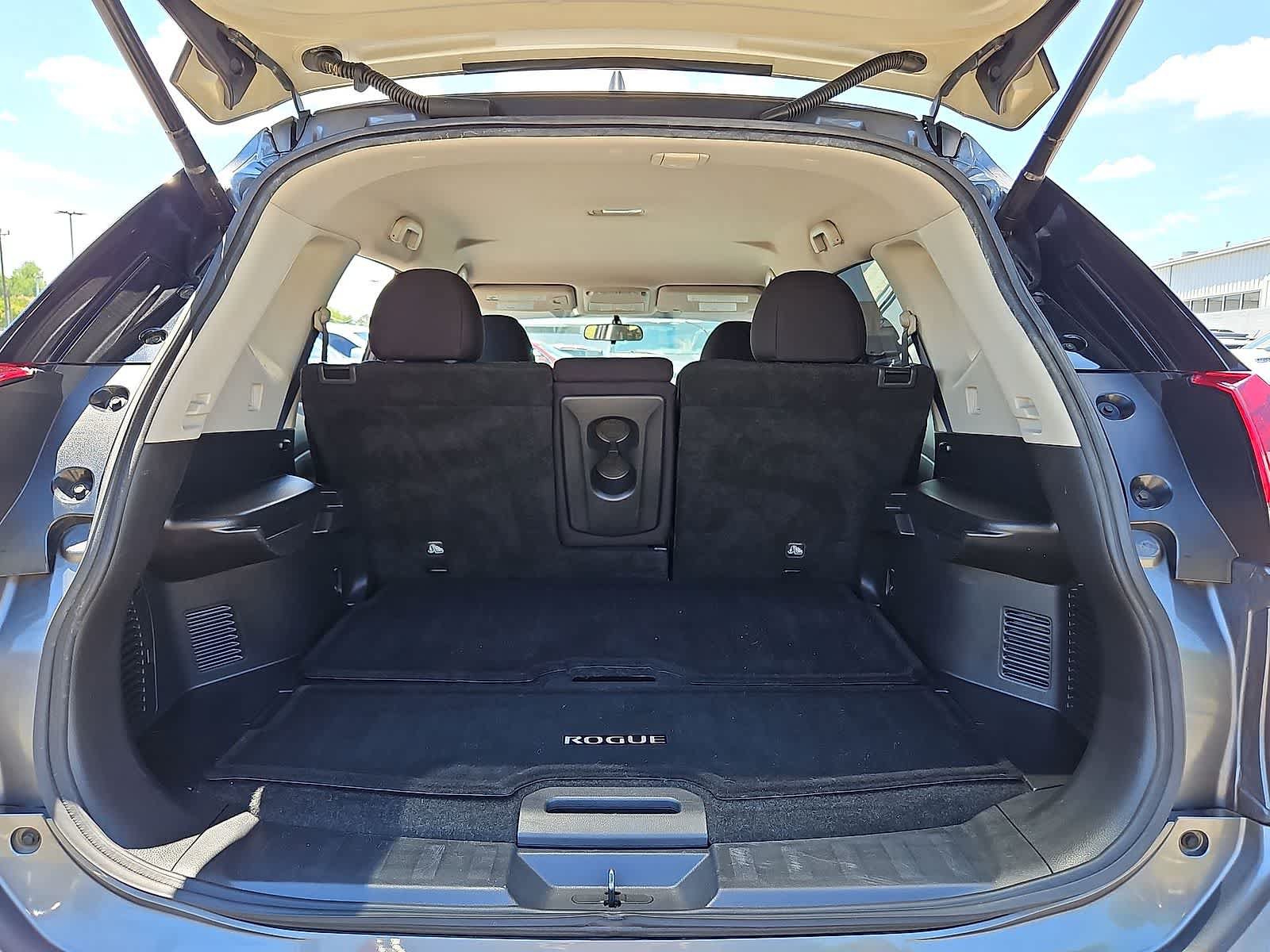 Used 2018 Nissan Rogue SV w/ Premium Package FWD image 31