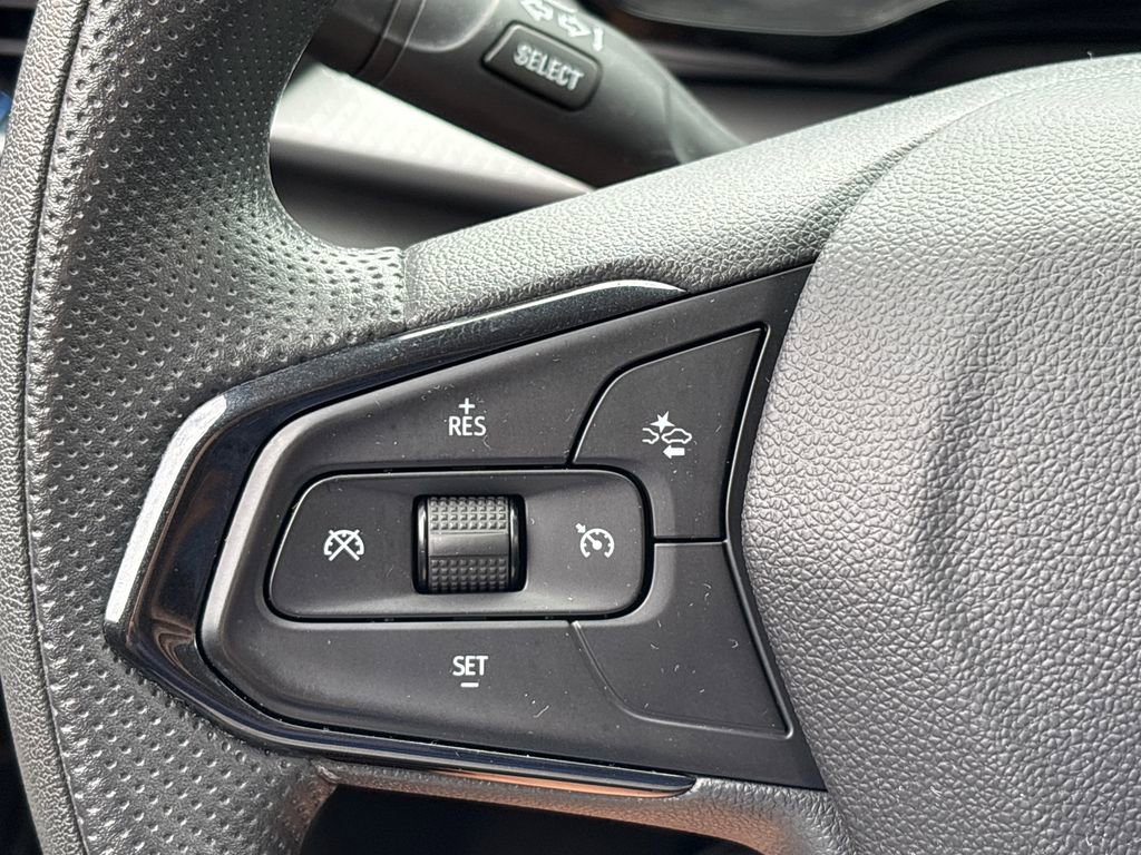 Certified 2025 Chevrolet Trax LS FWD image 19