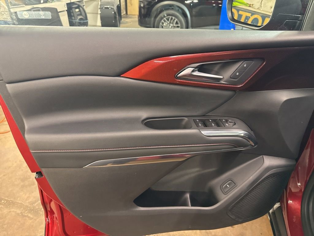 Used 2025 Chevrolet Traverse Z71 w/ Driver Confidence Package image 11