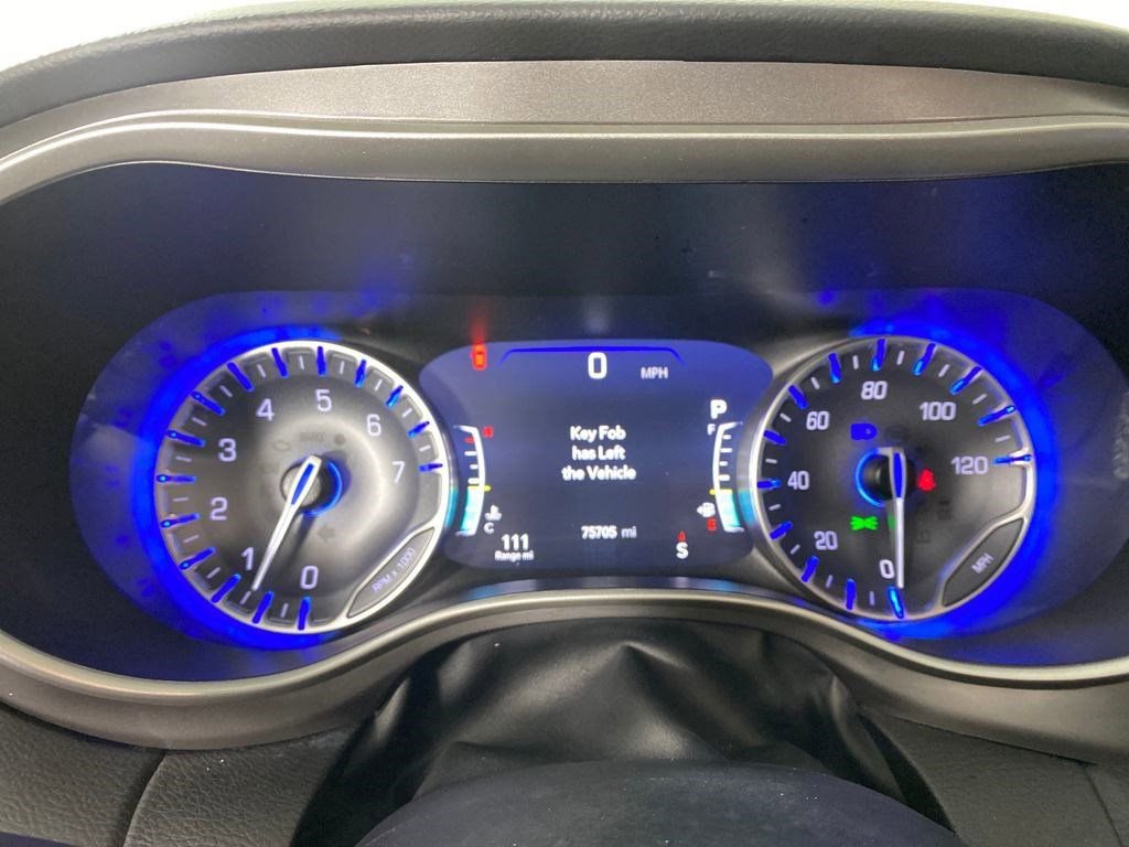 Used 2023 Chrysler Pacifica Touring-L image 18