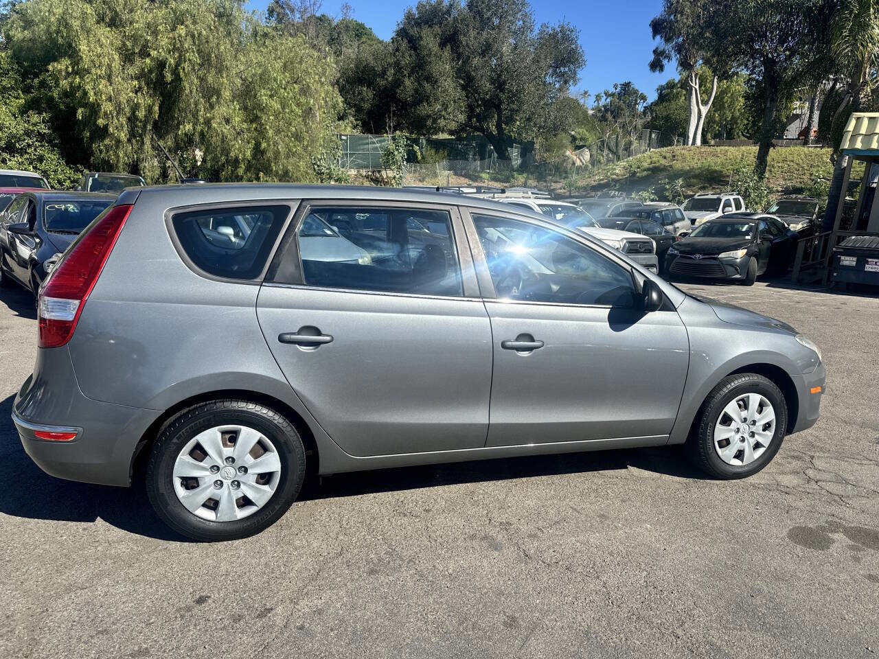 Used 2010 Hyundai Elantra GLS FWD image 10