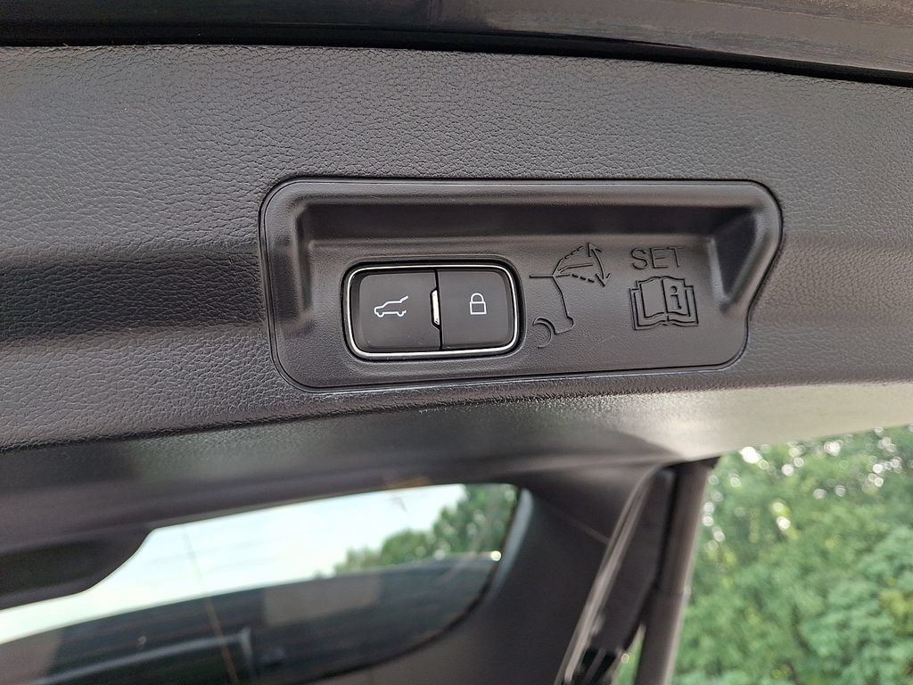 Used 2021 Ford Explorer XLT w/ Equipment Group 202A AWD/4WD image 29