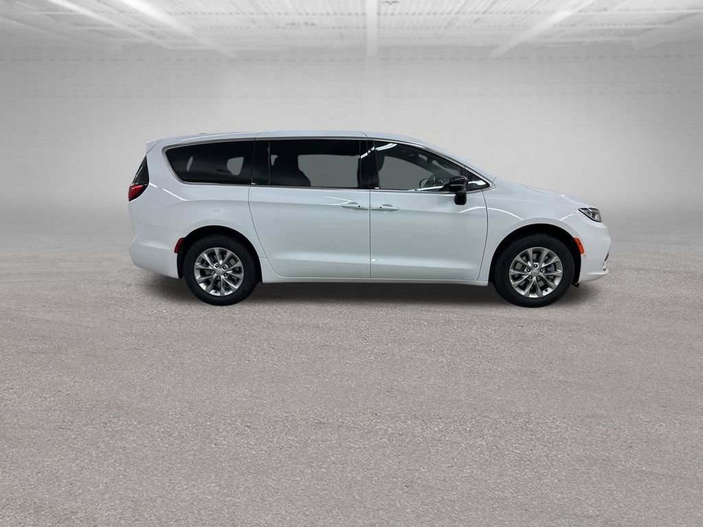 New 2026 Chrysler Pacifica Limited image 12