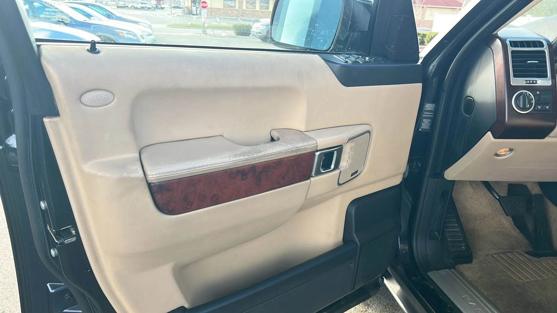 Used 2010 Land Rover Range Rover HSE image 35