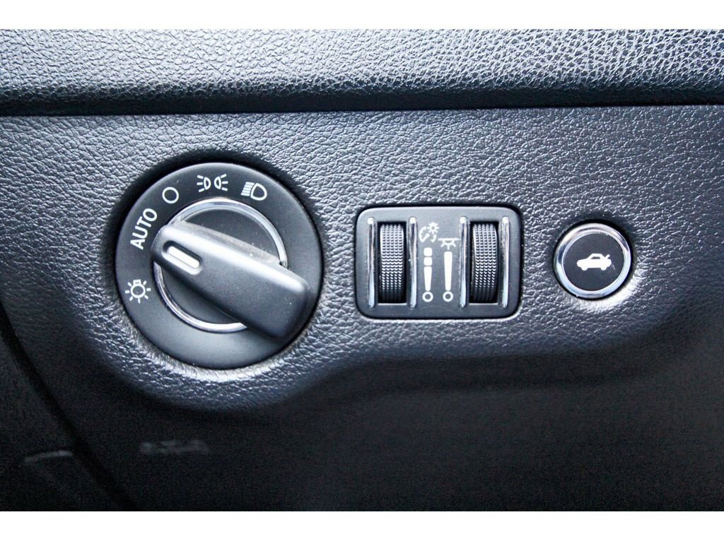 Used 2023 Chrysler 300 Touring w/ Sport Appearance Package image 17