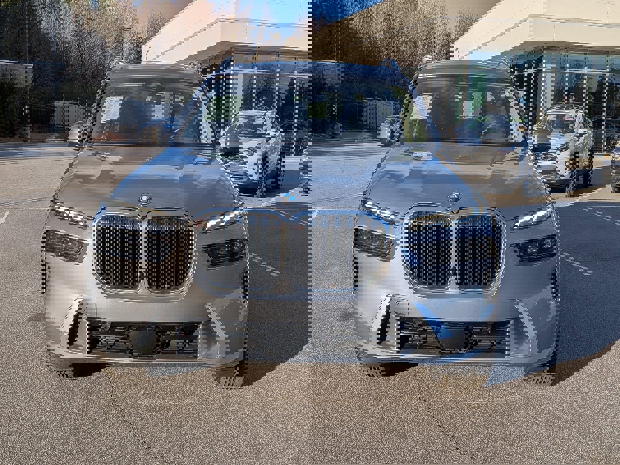 Used 2025 BMW X7 xDrive40i w/ Premium Package image 2