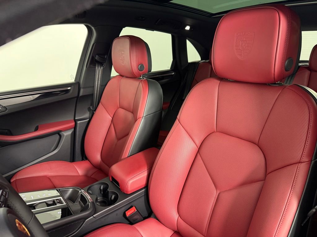 Certified 2026 Porsche Macan Turbo image 5