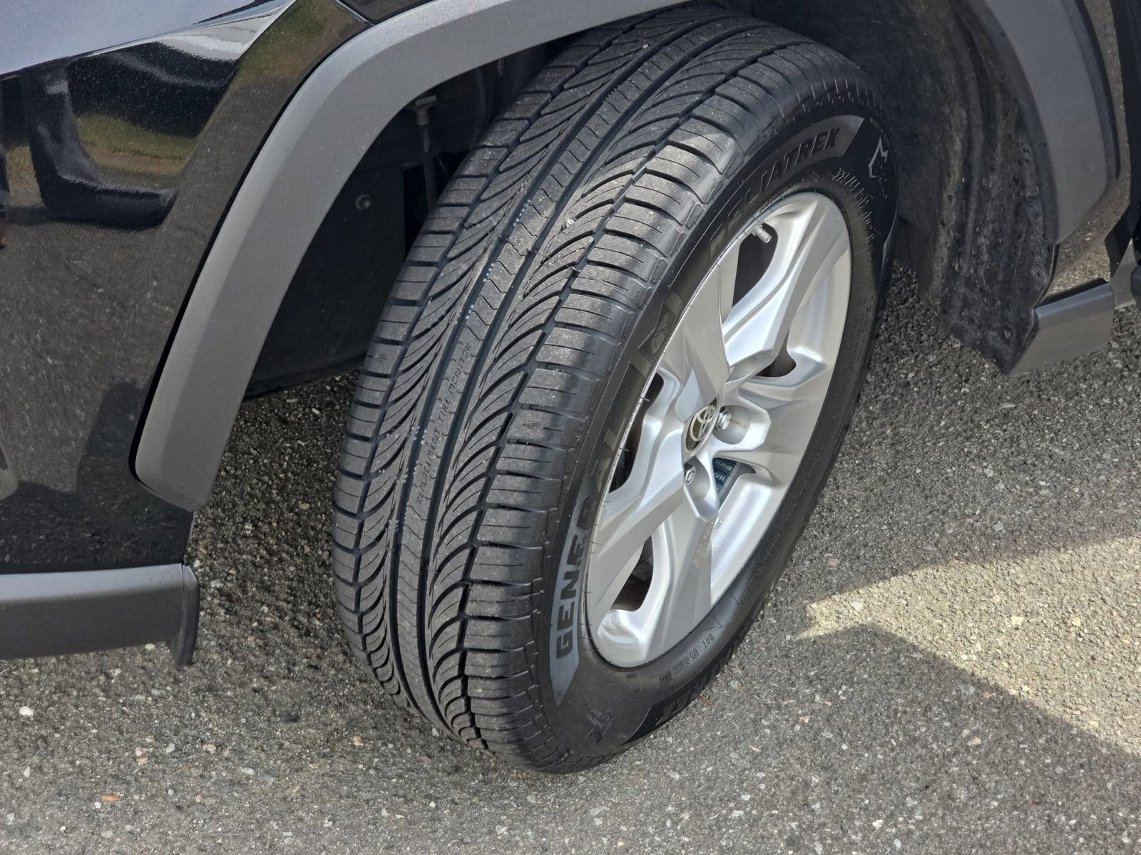 Used 2019 Toyota RAV4 XLE FWD image 38