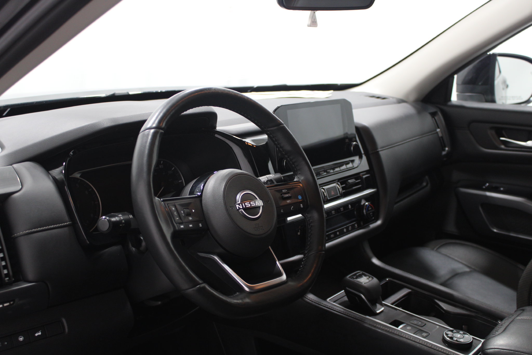 Used 2024 Nissan Pathfinder SL w/ Cargo Package AWD/4WD image 13