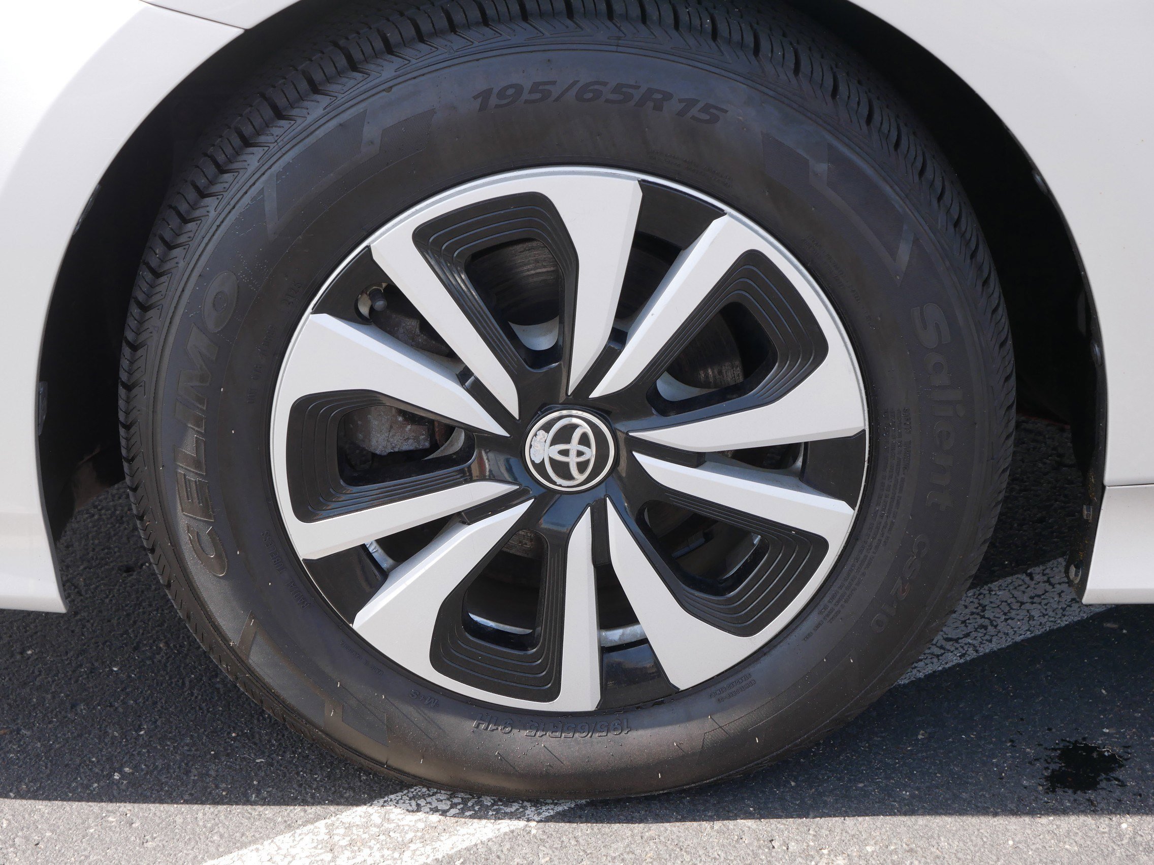 Used 2017 Toyota Prius Prime Plus w/ Carpet Mat Package FWD image 15