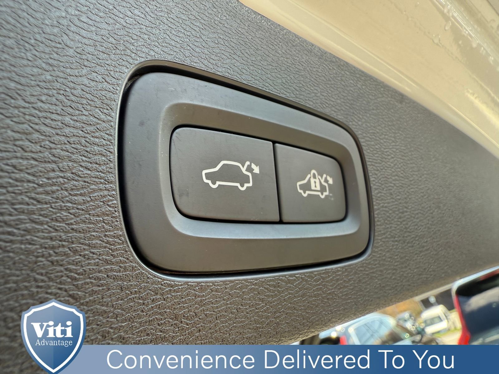Certified 2025 Volvo V60 B5 Cross Country Plus AWD/4WD image 24
