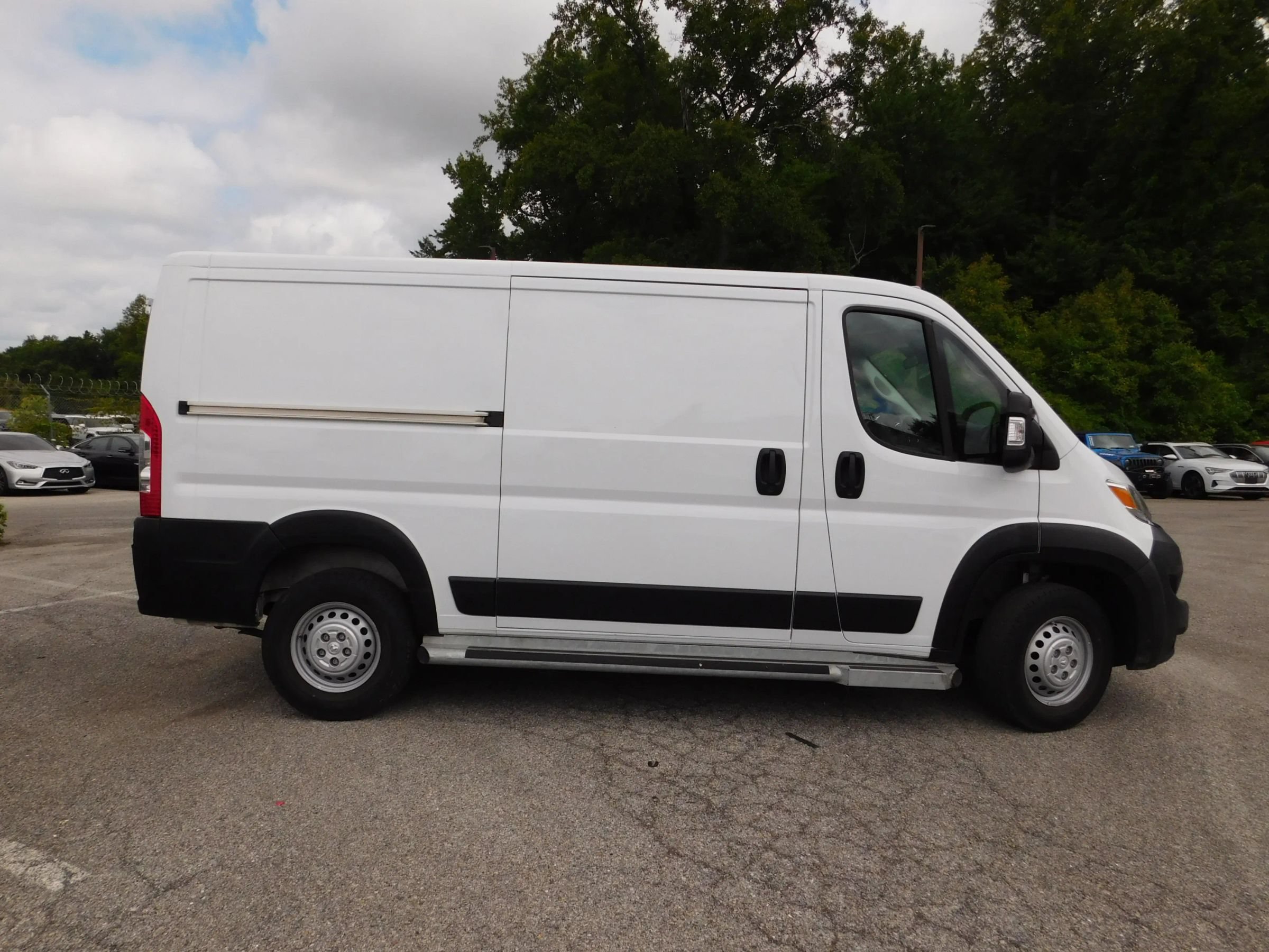 Used 2025 RAM ProMaster 2500 w/ U-Haul Equipment Group FWD image 4
