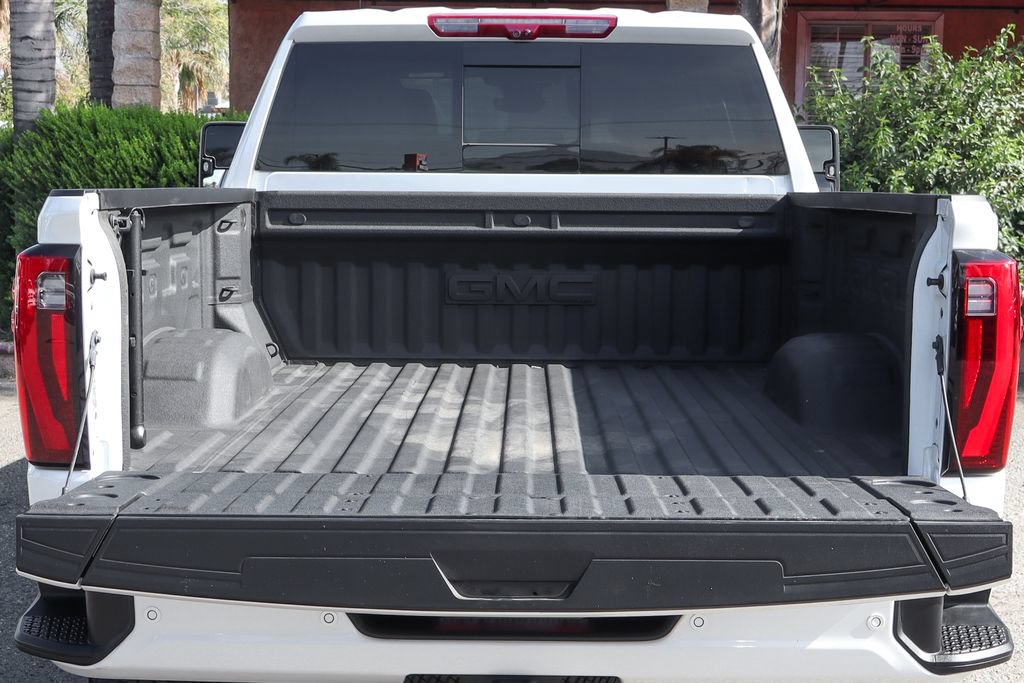Used 2025 GMC Sierra 2500 Denali w/ Denali Reserve Package AWD/4WD image 8