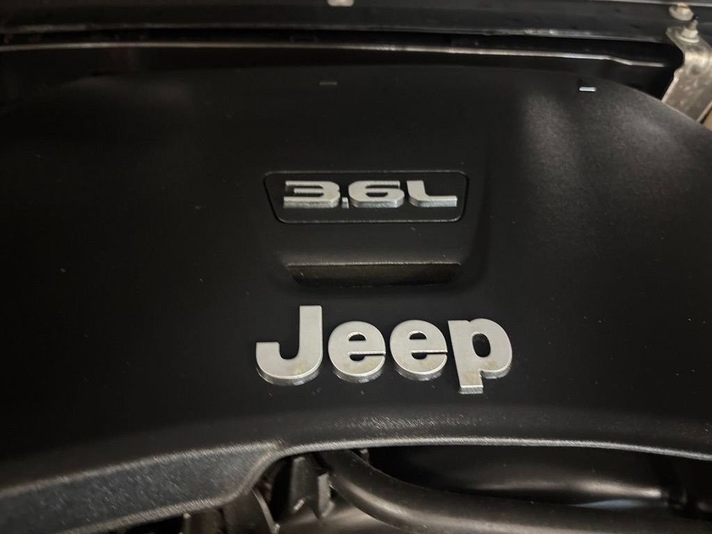 Used 2021 Jeep Gladiator Sport AWD/4WD image 39