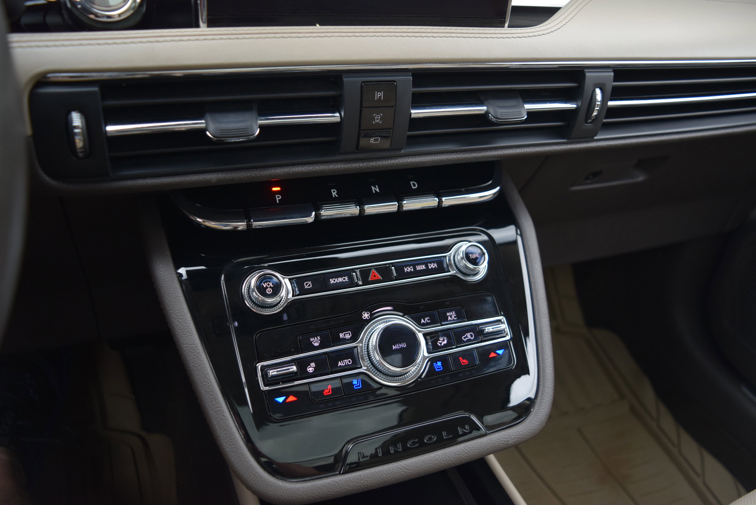 Used 2021 Lincoln Corsair AWD w/ Premium Package image 15