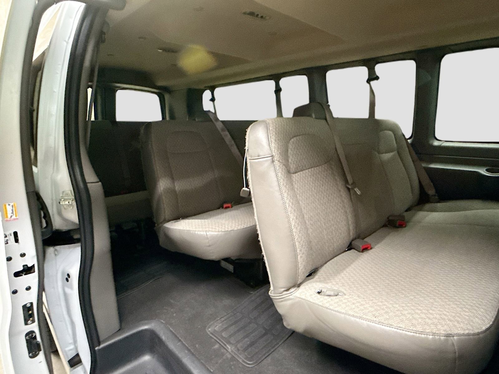 Used 2025 Chevrolet Express 3500 LT w/ LT Preferred Equipment Group RWD image 28