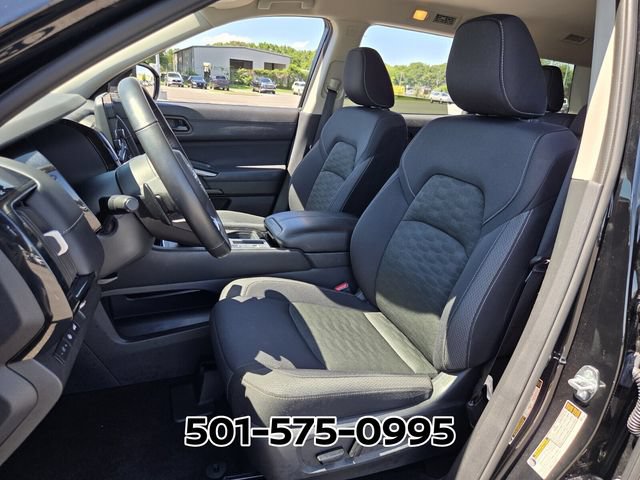 Used 2025 Nissan Pathfinder SV FWD image 8