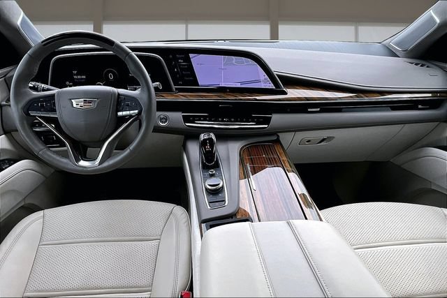 Used 2023 Cadillac Escalade Premium Luxury Platinum w/ LPO, Radiant Package AWD/4WD image 16