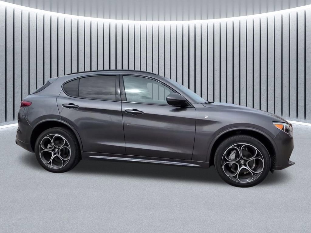 Used 2023 Alfa Romeo Stelvio Ti w/ Active Assist Plus Package AWD/4WD image 4