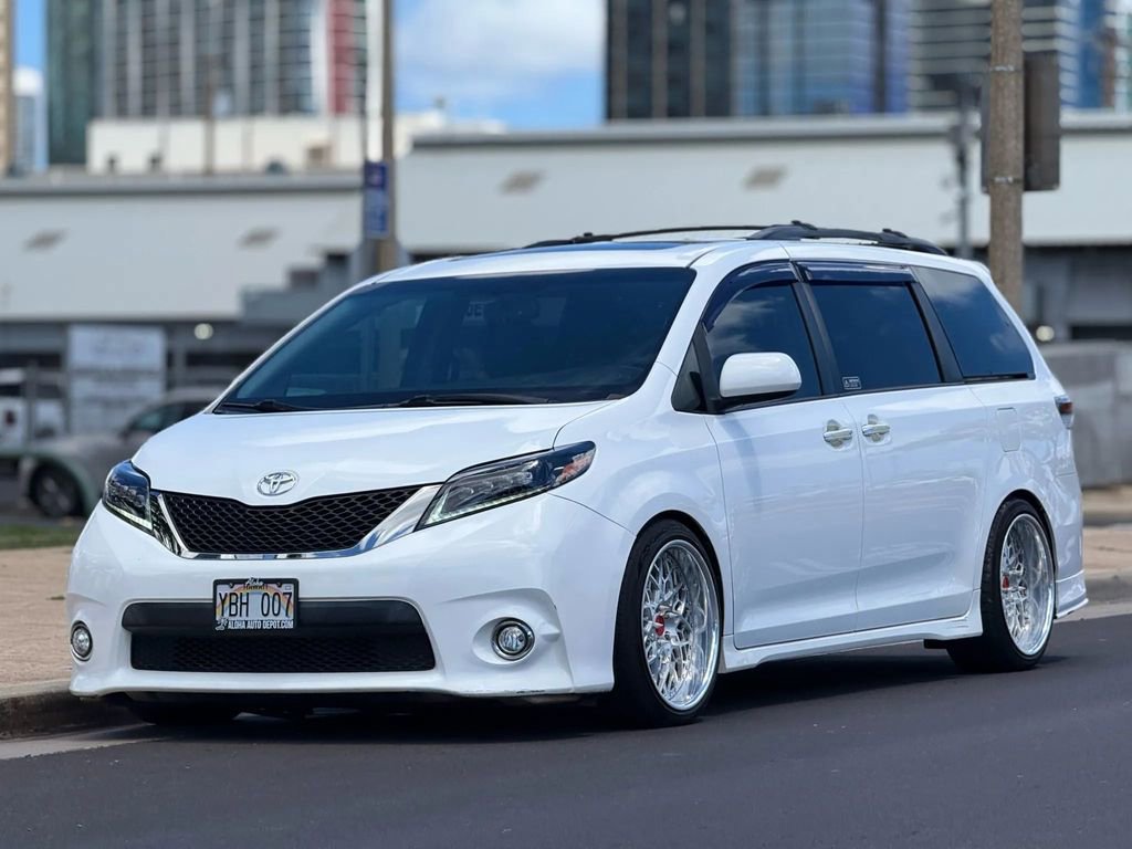 Used 2017 Toyota Sienna SE