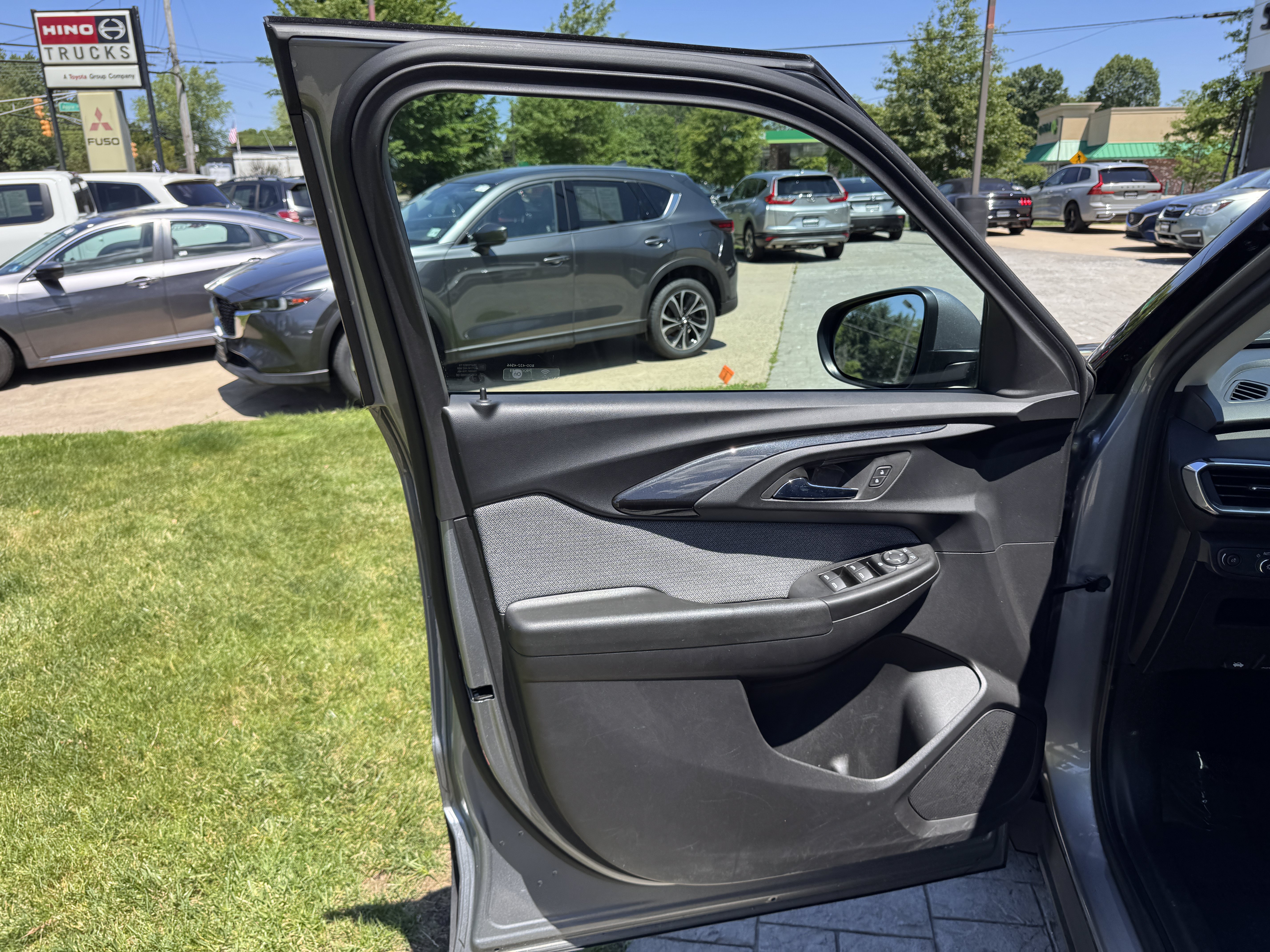Used 2023 Chevrolet TrailBlazer LT w/ Convenience Package AWD/4WD image 22