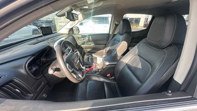 Used 2015 GMC Canyon SLT image 2